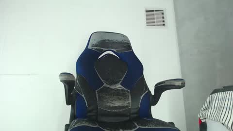 Snapshot of aston_vera chatting on 10-20-25, 04:02 Aston online show from 10-20-25, 04:02