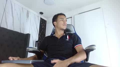 Snapshot of aston_vera chatting on 11-02-25, 12:13 Aston online show from 11-02-25, 12:13