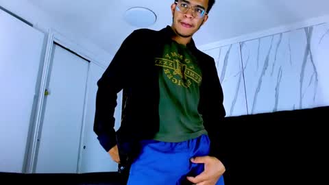 Snapshot of aston_vera chatting on 12-14-25, 04:40 Aston online show from 12-14-25, 04:40