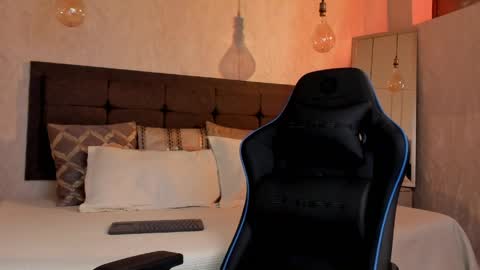 astonhills online show from 04-16-26, 02:23