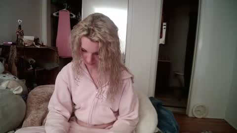 AstoriaLove online show from 03-06-25, 01:37