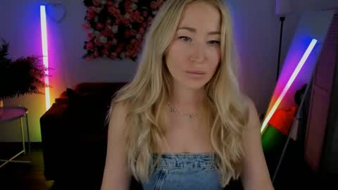 Snapshot of astramonroe chatting on 05-18-26, 10:21 astramonroe online show from 05-18-26, 10:21