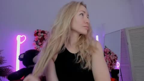 Snapshot of astramonroe chatting on 06-04-26, 07:25 astramonroe online show from 06-04-26, 07:25