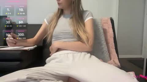 Snapshot of astrid_sky chatting on 11-02-25, 06:32 Astrid Sky online show from 11-02-25, 06:32