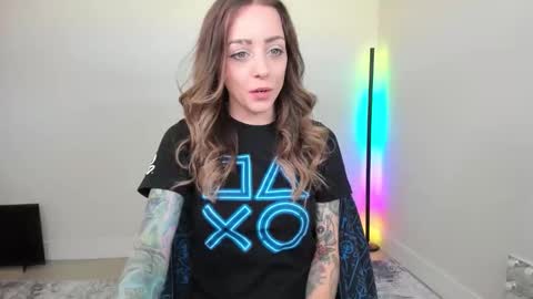 Snapshot of astridluxe chatting on 06-11-26, 03:32 Astrid Luxe online show from 06-11-26, 03:32