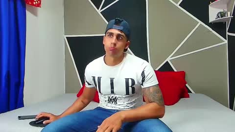 Snapshot of astromgrey chatting on 12-18-24, 11:30 Astrom model independent online show from 12-18-24, 11:30