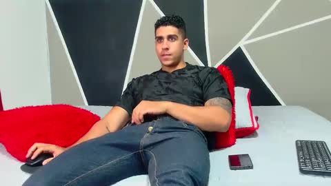 Snapshot of astromgrey chatting on 01-19-25, 01:32 Astrom model independent online show from 01-19-25, 01:32