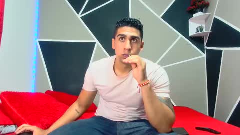 Snapshot of astromgrey chatting on 02-08-25, 02:58 Astrom model independent online show from 02-08-25, 02:58