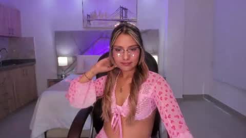 Snapshot of asura_love chatting on 06-19-26, 06:01 asura_love online show from 06-19-26, 06:01