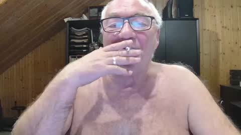 Snapshot of asusandy chatting on 01-13-26, 11:32 asusandy online show from 01-13-26, 11:32