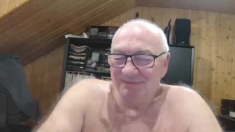 Snapshot of asusandy chatting on 02-15-26, 12:29 asusandy online show from 02-15-26, 12:29
