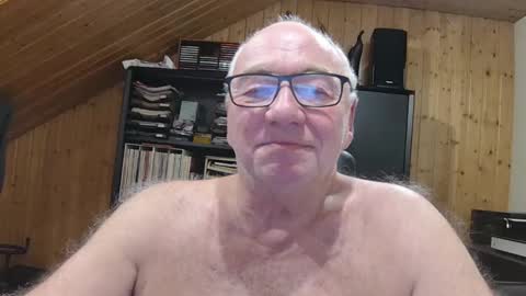 Snapshot of asusandy chatting on 02-26-26, 10:42 asusandy online show from 02-26-26, 10:42