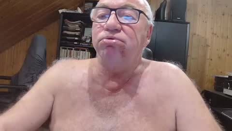 Snapshot of asusandy chatting on 06-12-26, 09:03 asusandy online show from 06-12-26, 09:03