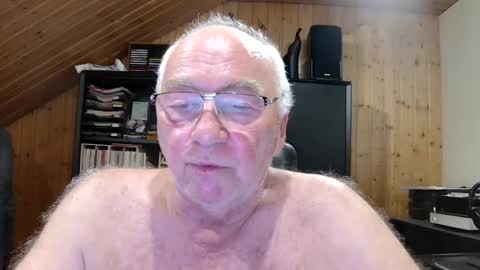 Snapshot of asusandy chatting on 06-21-26, 10:23 asusandy online show from 06-21-26, 10:23