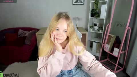 Snapshot of asya_almost chatting on 06-13-26, 01:25 Asya online show from 06-13-26, 01:25