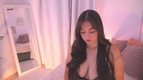 Snapshot of atena676 chatting on 05-25-26, 01:00 atena676 online show from 05-25-26, 01:00