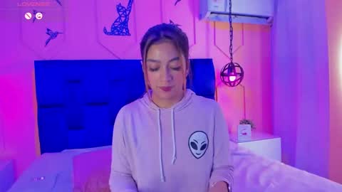 Snapshot of atenea_cute21 chatting on 02-08-25, 09:35 Athenea online show from 02-08-25, 09:35