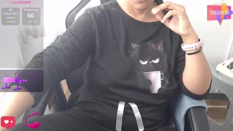 Snapshot of atenea_xxxx chatting on 10-19-25, 05:13 atenea online show from 10-19-25, 05:13
