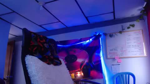 Atenea online show from 12-04-25, 01:09