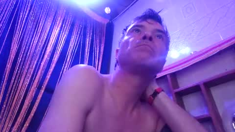 Snapshot of athandrew chatting on 12-12-24, 10:02 jonnyandrew online show from 12-12-24, 10:02