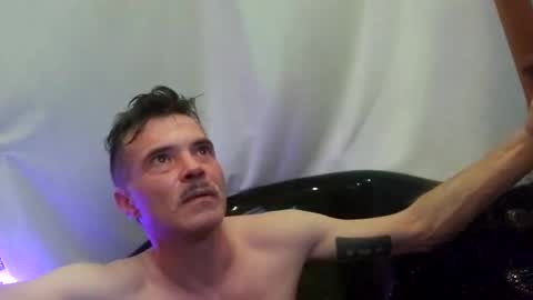 Snapshot of athandrew chatting on 10-21-25, 07:14 jonnyandrew online show from 10-21-25, 07:14