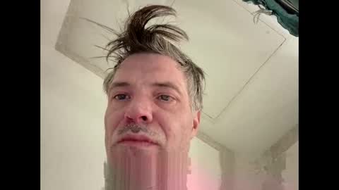 Snapshot of athandrew chatting on 02-19-26, 08:32 jonnyandrew online show from 02-19-26, 08:32