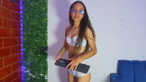 Snapshot of athenea_03 chatting on 06-14-26, 10:34 Athenea online show from 06-14-26, 10:34