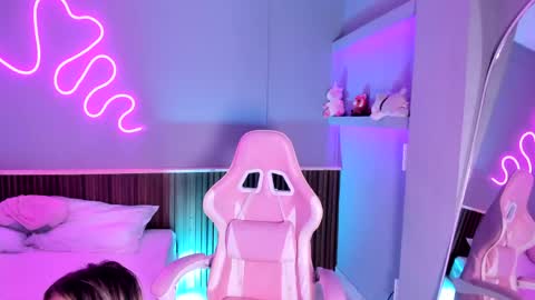 Snapshot of athenea__fox chatting on 04-15-26, 12:01 athenea__fox online show from 04-15-26, 12:01