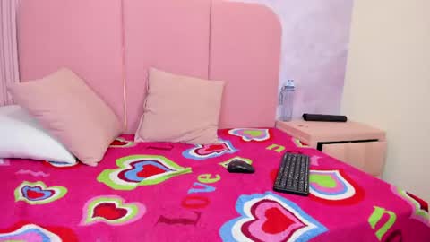 Snapshot of atheneaandsparthano chatting on 06-13-26, 11:02 Athenea online show from 06-13-26, 11:02