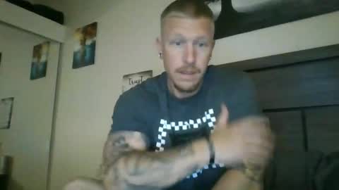 Snapshot of athletic_skater779 chatting on 05-24-26, 05:01 AthleticWhiteboy777 online show from 05-24-26, 05:01
