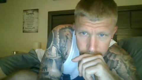 Snapshot of athletic_skater779 chatting on 05-28-26, 04:43 AthleticWhiteboy777 online show from 05-28-26, 04:43