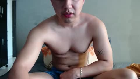 Snapshot of athleticboy2026 chatting on 01-19-26, 04:11 Robin online show from 01-19-26, 04:11