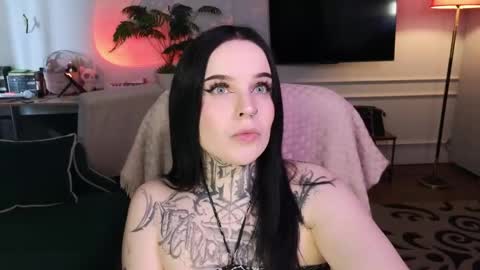 online every day between 10am-23pm online show from 04-22-26, 07:55