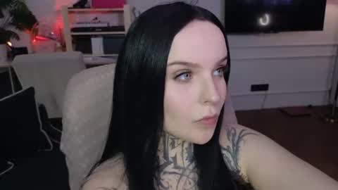 online every day between 10am-23pm online show from 06-18-26, 05:51