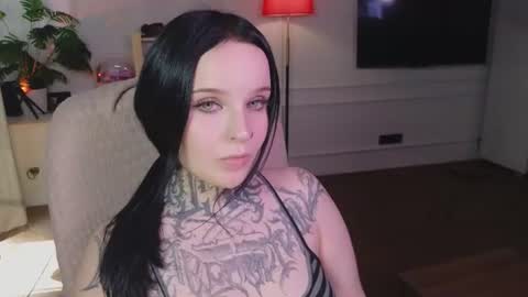 online every day between 10am-23pm online show from 06-25-26, 02:33