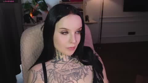 online every day between 10am-23pm online show from 06-25-26, 06:07
