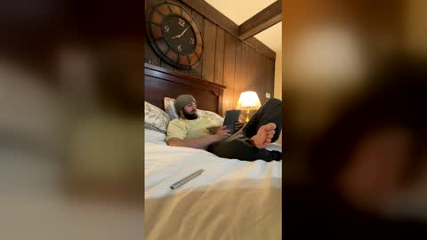 Snapshot of aty0urservic3 chatting on 02-01-26, 02:10 Alejandro online show from 02-01-26, 02:10