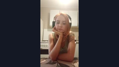 Snapshot of aubreykrenzer chatting on 10-04-25, 01:09 Bella online show from 10-04-25, 01:09
