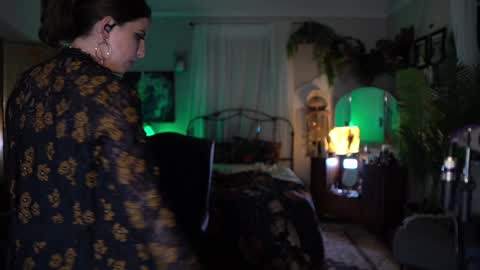 Audrey online show from 09-15-25, 04:01