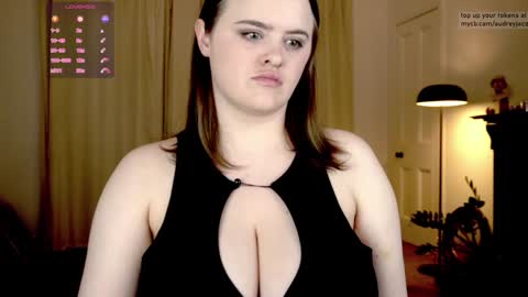 Snapshot of audreyjacq chatting on 01-06-25, 04:02 Audrey Jacq online show from 01-06-25, 04:02