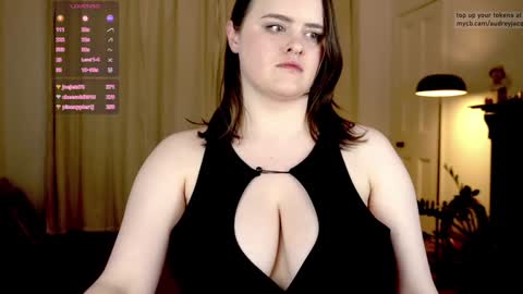 Snapshot of audreyjacq chatting on 01-26-25, 08:56 Audrey Jacq online show from 01-26-25, 08:56