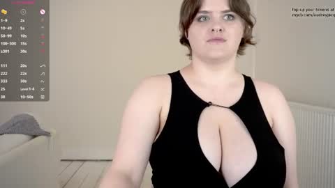 Snapshot of audreyjacq chatting on 06-26-26, 03:16 Audrey Jacq online show from 06-26-26, 03:16