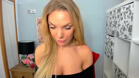 Snapshot of aullorasensual chatting on 12-16-24, 09:46 AulloraSensual online show from 12-16-24, 09:46