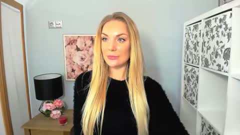 Snapshot of aullorasensual chatting on 01-03-25, 09:15 AulloraSensual online show from 01-03-25, 09:15