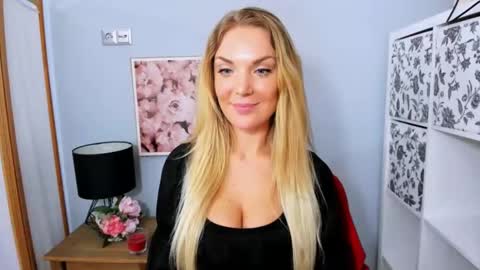 Snapshot of aullorasensual chatting on 02-16-25, 06:21 AulloraSensual online show from 02-16-25, 06:21