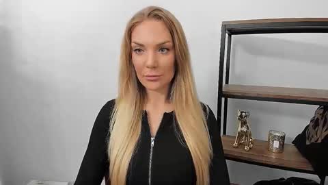 Snapshot of aullorasensual chatting on 03-28-26, 06:13 AulloraSensual online show from 03-28-26, 06:13