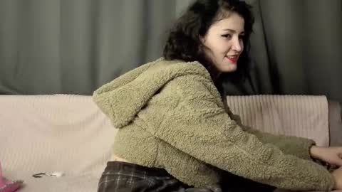 Snapshot of aundreareddin chatting on 12-16-25, 07:52 sabina online show from 12-16-25, 07:52