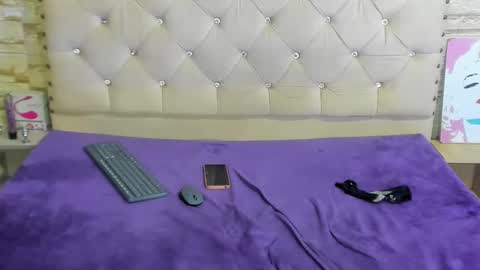 Monii Yi online show from 02-05-25, 08:21