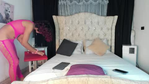 Snapshot of aura_sterling chatting on 06-08-26, 10:59 Aura online show from 06-08-26, 10:59