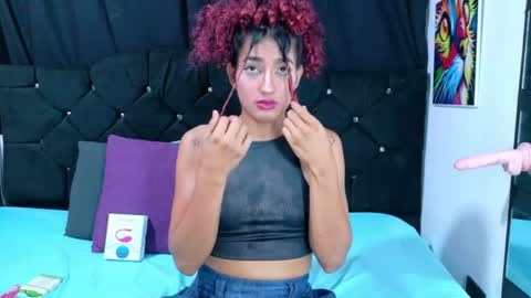 Snapshot of aura_sterling chatting on 07-17-26, 11:50 Aura online show from 07-17-26, 11:50